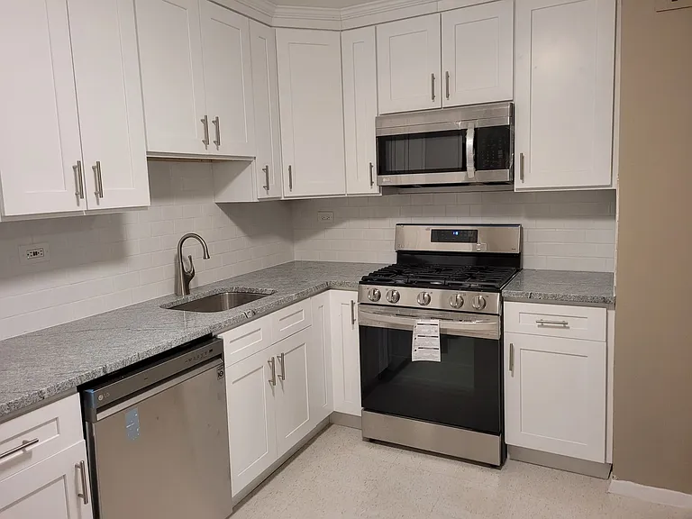39 E 39th St — Photo 16