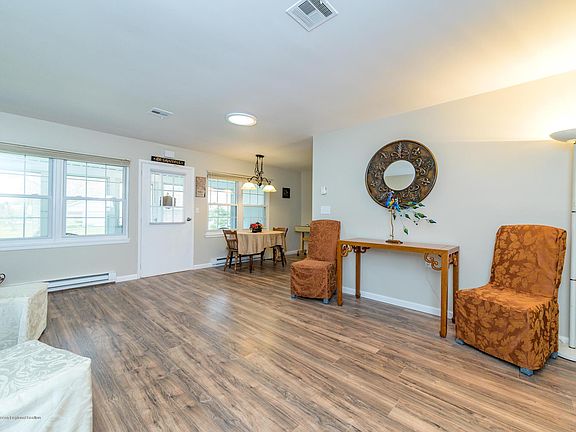 3rd image of 945B Aberdeen Dr #1002