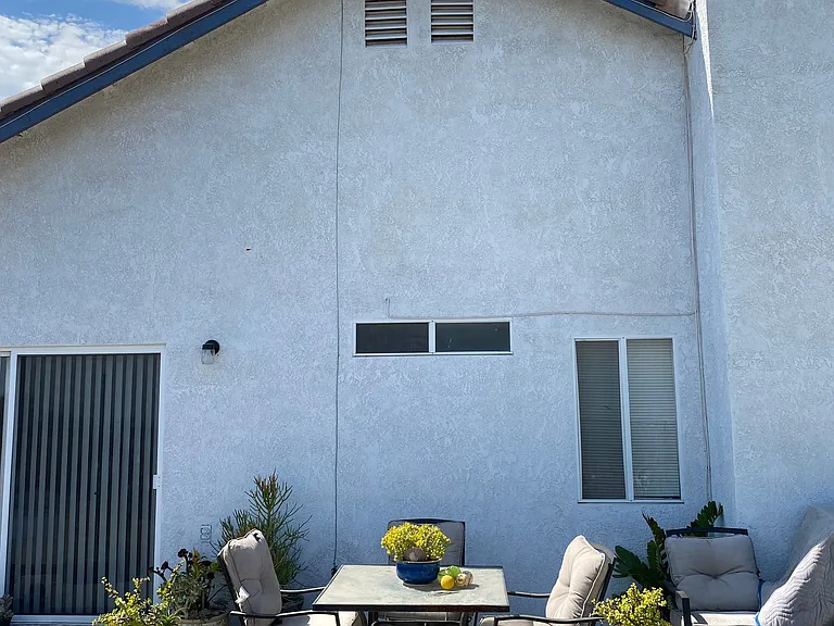 Huckleberry Dr — Photo 1