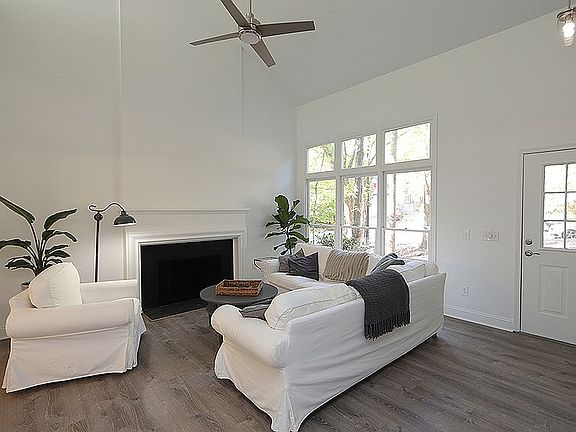 4th image of 7 Wexford Dr