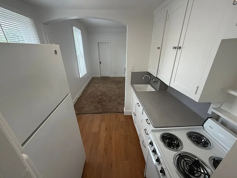 1028 West Augusta Avenue — Photo 4