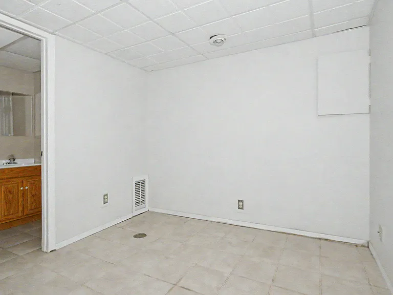 1004 Doral Dr — Photo 4