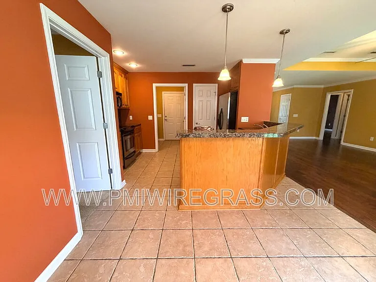 201 Windsor Garden Dr — Photo 14