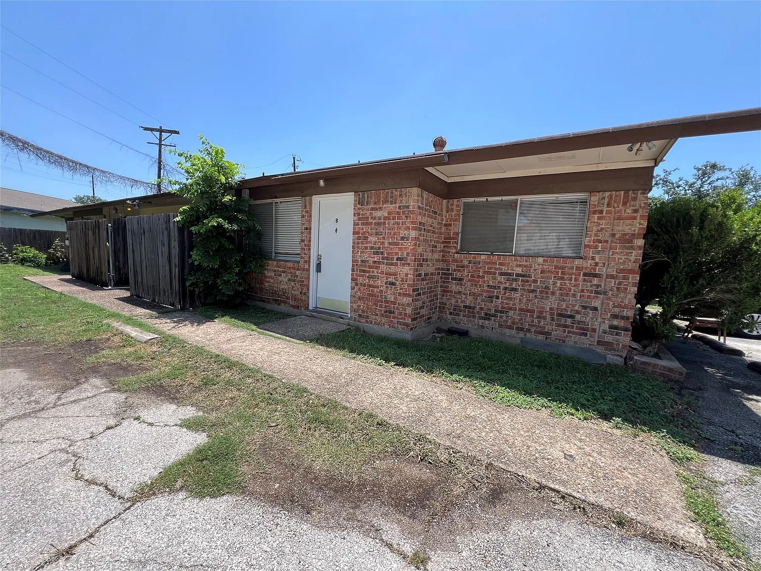 1 bed, 1.0 bath, 800 sqft, $1,195 — Photo 1