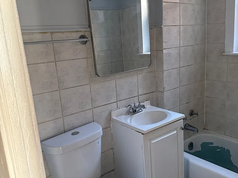 SPACIOUS 2 BEDROOM APARTMENTS AVAILABLE — Photo 68