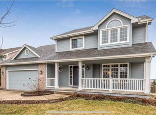 7182 Dakota Dr, West Des Moines, IA 50266