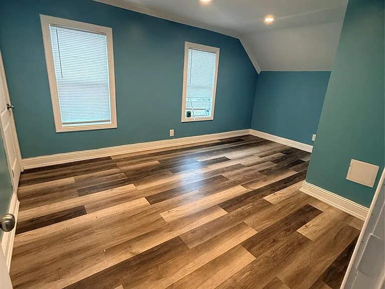 385 Whittemore St — Photo 9