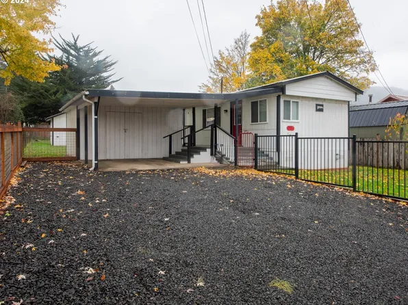 184 N Pioneer St, Lowell, OR 97452