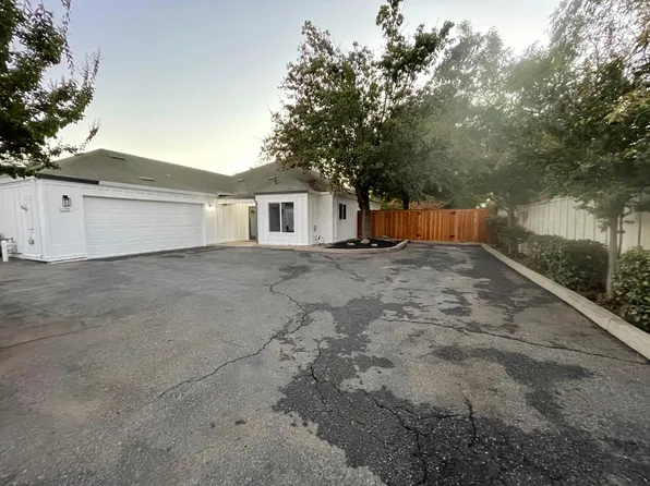 1135 Magnolia St, Oakdale, CA 95361