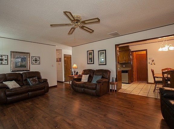 Spacious living room