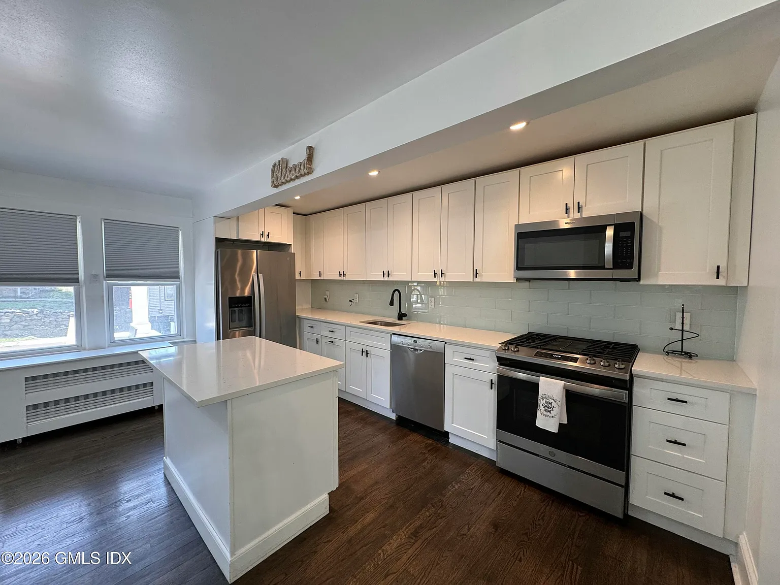 3 bed, 2.0 bath, 1200 sqft, $5,750 — Photo 2