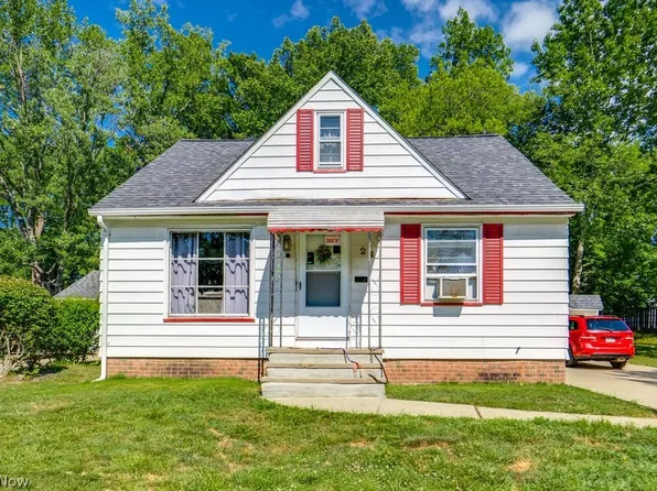 24 Dewhurst Ave, Bedford, OH 44146