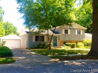 2129 Warwick Dr, Springfield, IL 62704