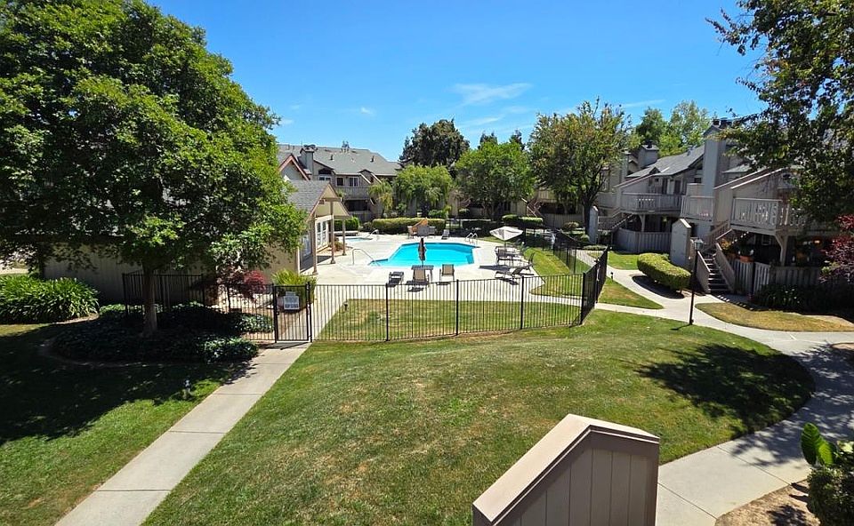 1st image of 444 Coyote Creek Cir