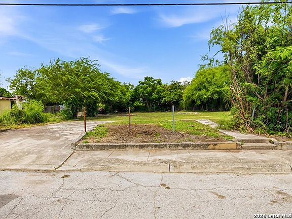 2nd image of 1203 S Comal LOT E IRR