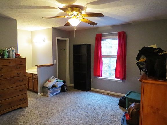 5th image of 10 N Cedarwood Ct