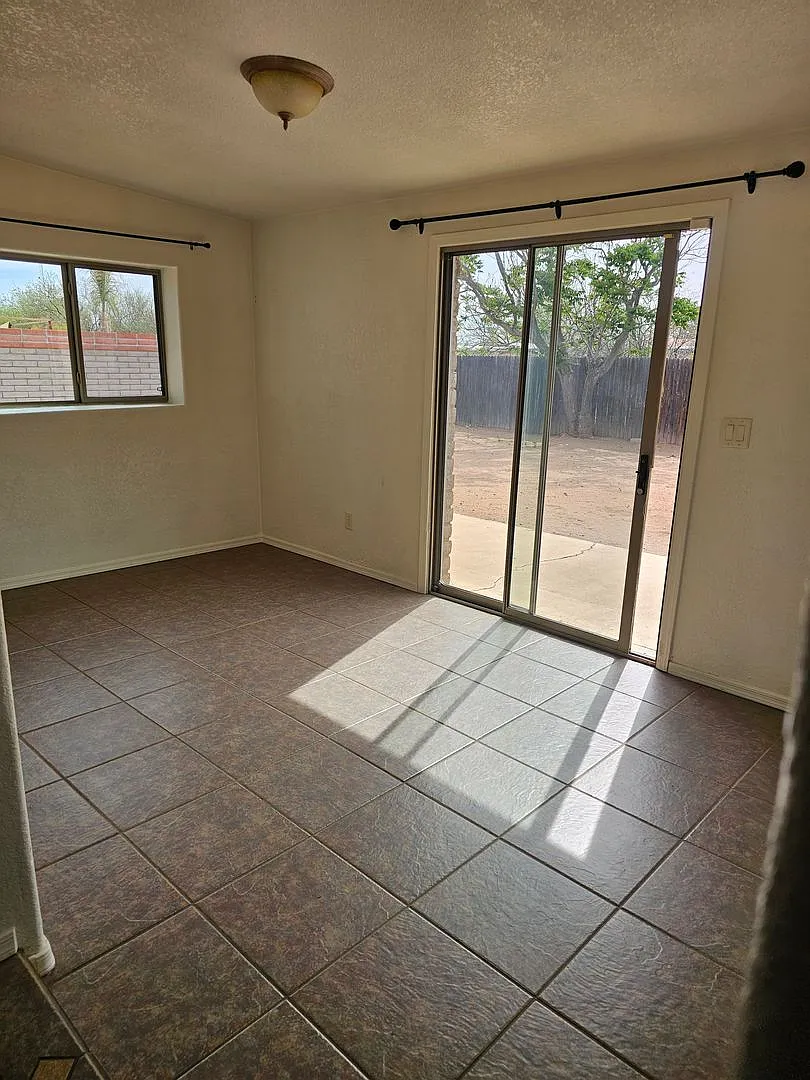 4 bedroom home close to Cochise College! — Photo 4