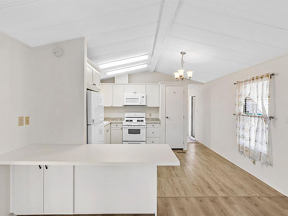 3rd image of 500 Colonial Park Drive