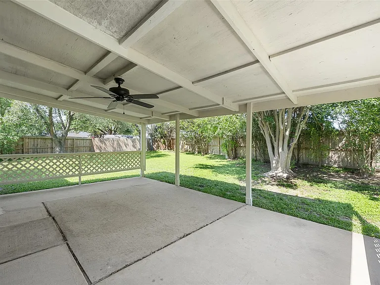 17402 Eastwood Cir — Photo 17