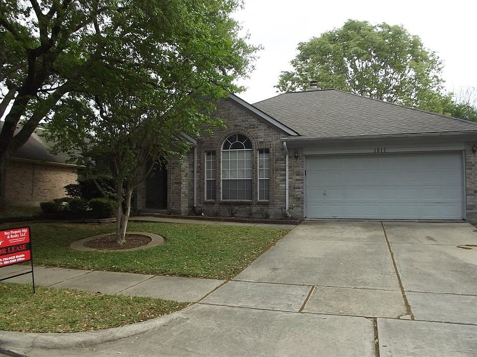 1st image of 1811 E Oakwood Dr
