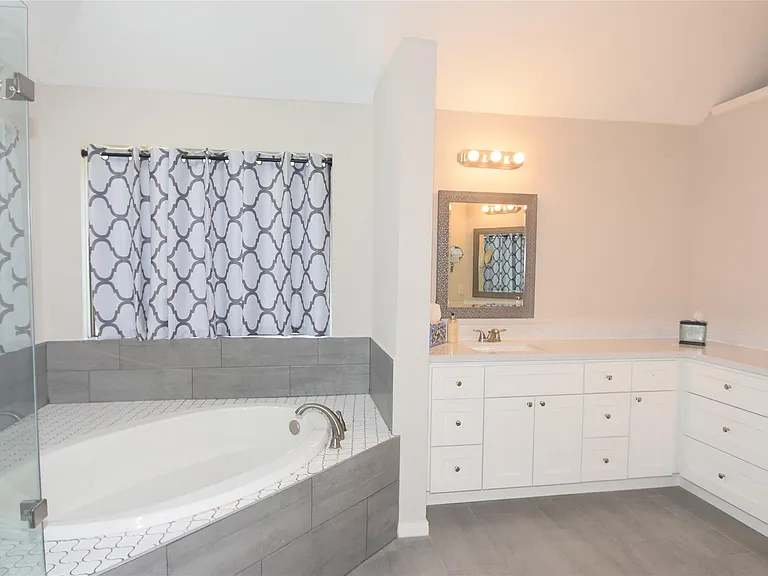 22922 Glenover Dr — Photo 24