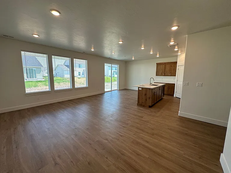 604 S 2355 W — Photo 17