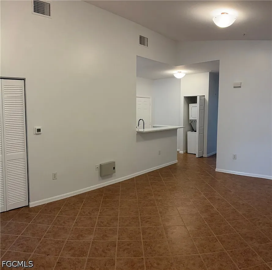 3 bed, 2.0 bath, 1040 sqft, $1,600 — Photo 2