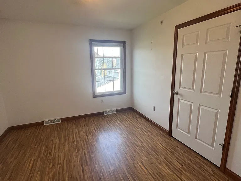 535 2nd St #4 — Photo 7