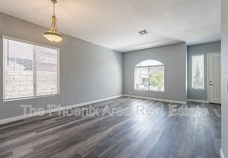 231 S Beverly St — Photo 8