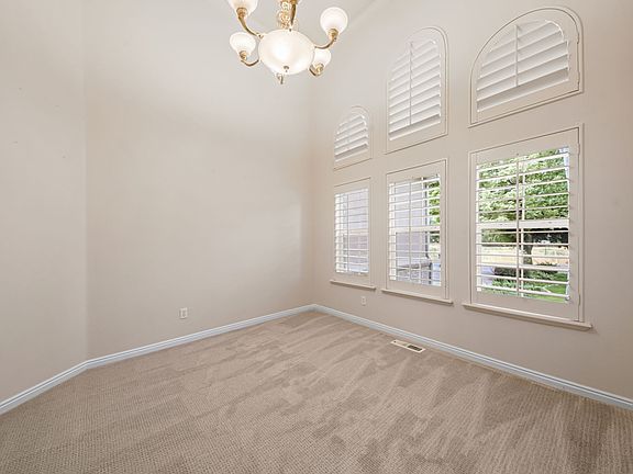 4th image of 558 N Baker Ln #270