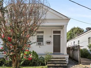 3950 Laurel St, New Orleans, LA 70115