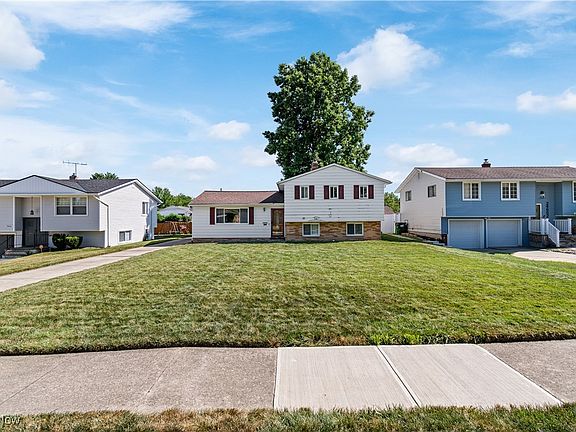 3rd image of 24634 Robinia Dr