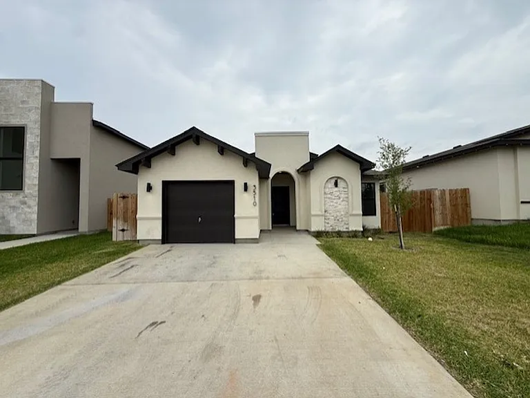 3510 Pascual De Leon Dr — Photo 1