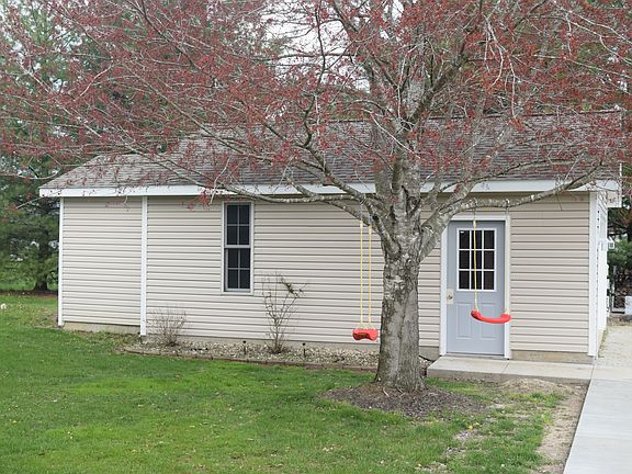 3rd image of 9816 N Briar Ln