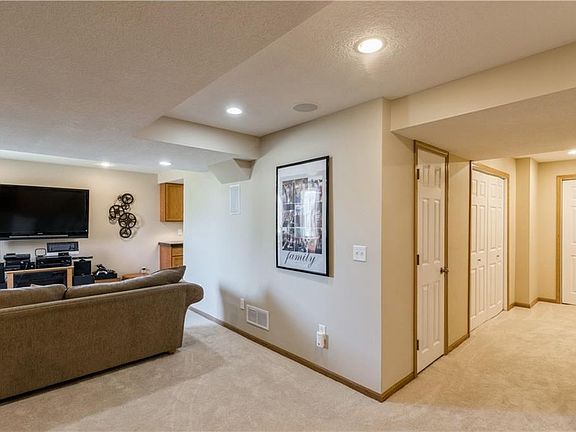 4th image of 9809 Biscayne Dr