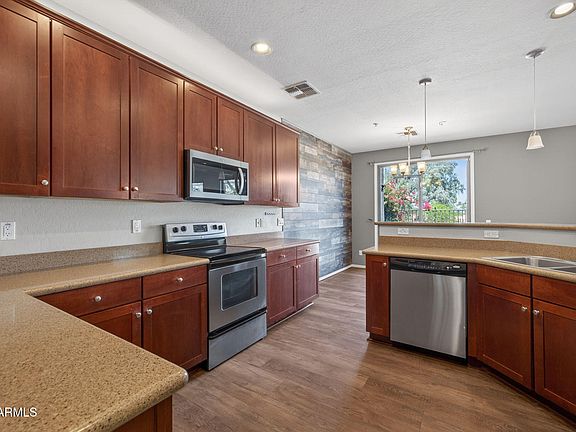4th image of 3064 E DUNBAR Drive