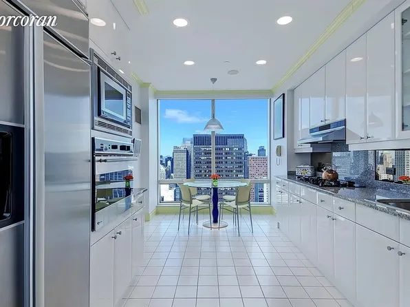 845 United Nations Plaza image 4 of 11