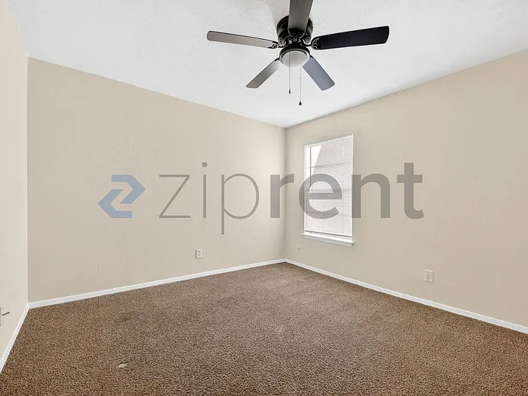 3225 Crites St #102 — Photo 16