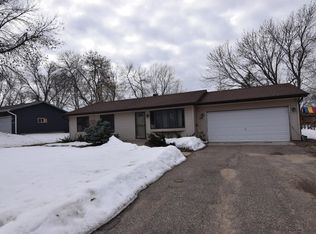 4001 Blackhawk Rd, Eagan, MN 55122