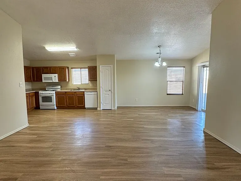 750 Purple Aster Ave SW — Photo 2