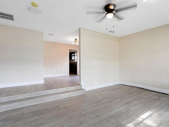 3rd image of 5813 Westbury Dr