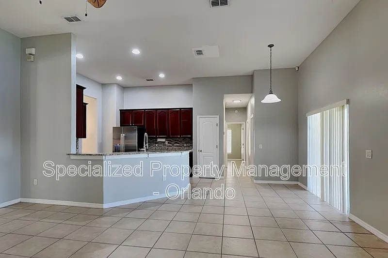 3 bed, 2.0 bath, 2061 sqft, $2,250 — Photo 3