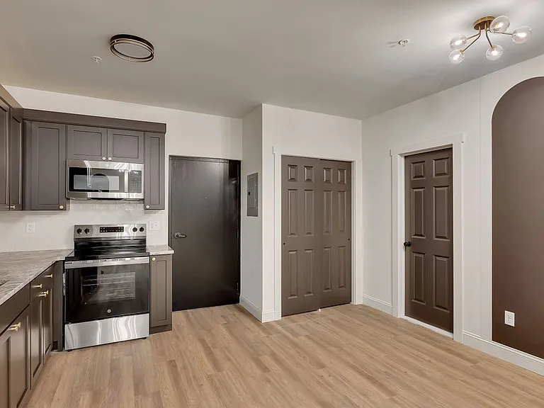 36 Pawling Ave #104 — Photo 4