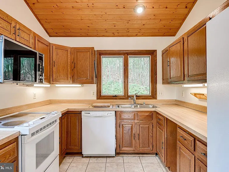 1328 Potomac School Rd — Photo 15