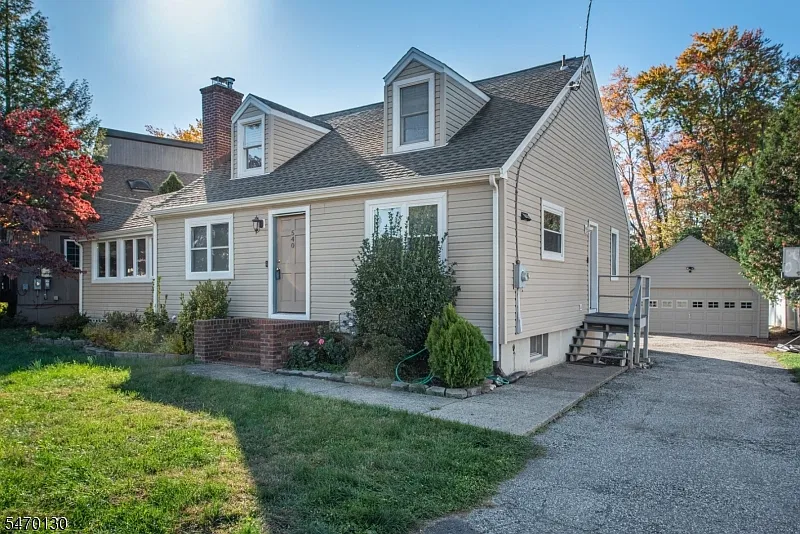 3 bed, 2.0 bath, $3,500 — Photo 1