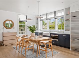 81 Roseneath Ave, Newport, RI 02840