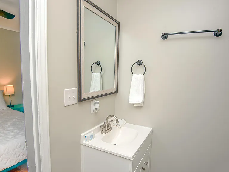 632 Carolyn Ln — Photo 6