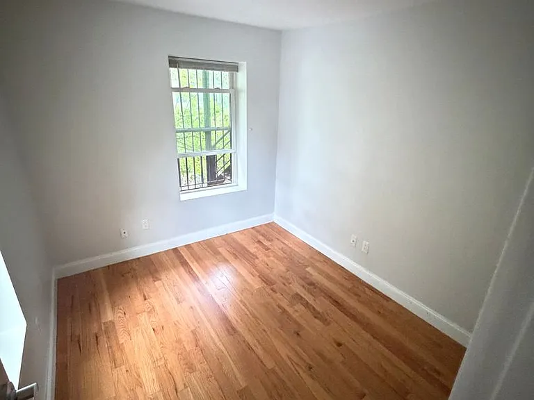 555 Winchester Ave — Photo 17