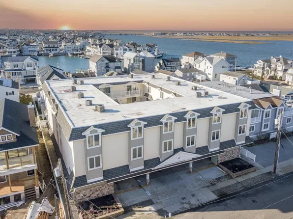 317 83rd St APT 4, Stone Harbor, NJ 08247