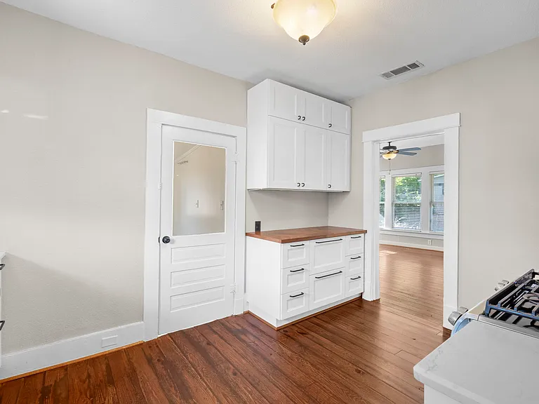 1715 College Ave — Photo 8